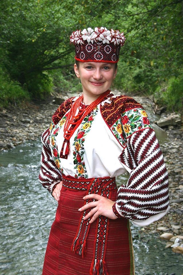 «Орнаменти буття» (виставка творів художньої ужиткової вишивки Євгенії Геник та Миколи Симчича), 2 – 19 березня 2016 р.