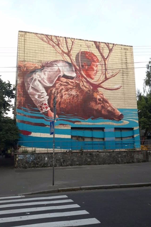 Мурал "Мужчина с оленем"