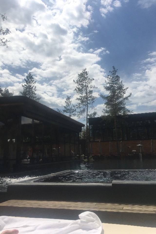 Queen country club