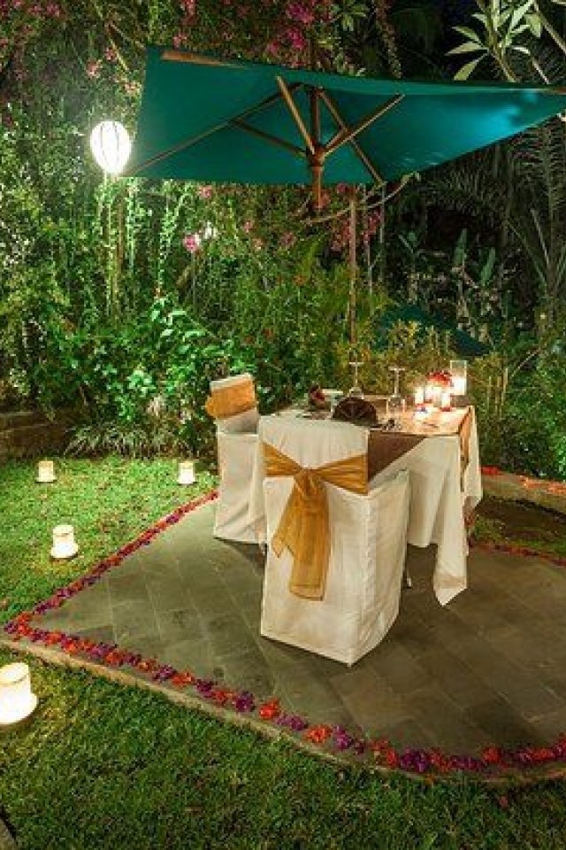 Romantic dinner in Bali