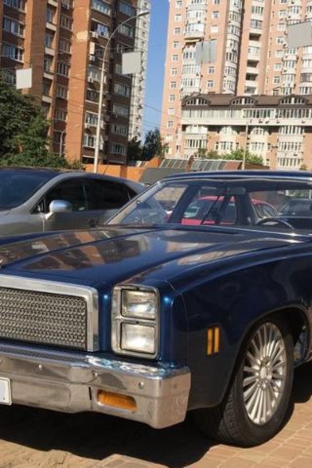 Оренда прокат ретро автомобіль 1977 Chevrolet Malibu Classic blue
