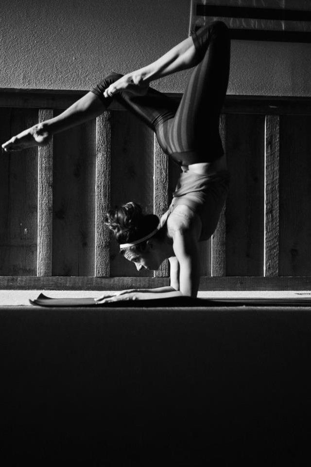 Stretching от Студии танца на пилоне POLE DANCE