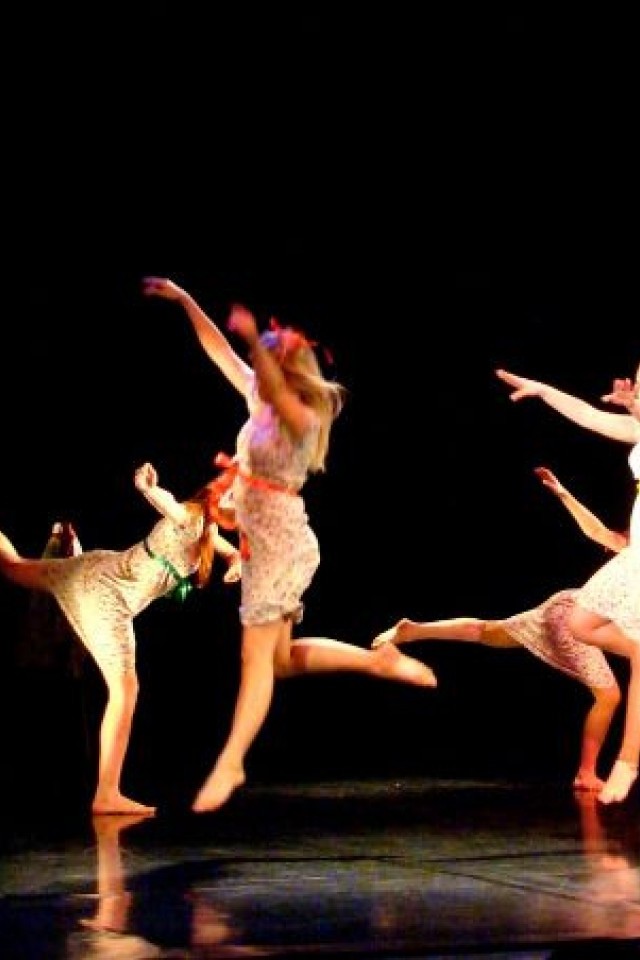 Contemporary dance-вечер-by Veronika Kostevich