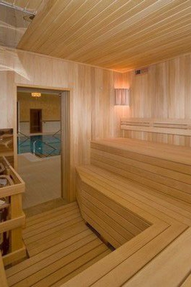 Баня на берегу озера